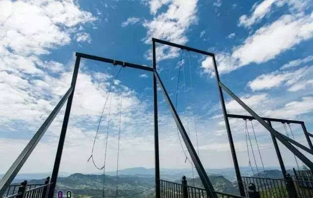 驚險(xiǎn)刺激的懸崖秋千你敢挑戰(zhàn)嗎？