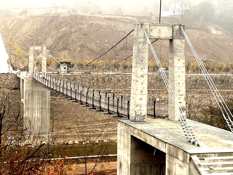 景區(qū)懸索吊橋設(shè)備